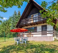 A cottage on Dubková in Lazy pod Makytou with a terrace and garden furniture.
