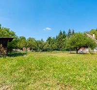 Cottage on Dubkova in Lazy pod Makytou surrounded by green trees and lawn.