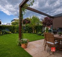 The garden of a family house on Kapsohradská in Bratislava-Záhorská Bystrica with a wooden pergola.