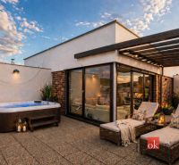 Terrace of a family house with a hot tub and loungers in Bratislava-Záhorská Bystrica, Kapsohradská.
