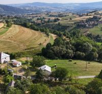 The landscape in Hriňová on Pivnička Street 430 with a family house and extensive nature.