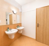 A bathroom with two sinks and floor tiles in a 3-room apartment.