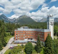 A recreational apartment in Poprad with a view of the Tatras, surrounded by forest.