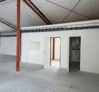 Interior of warehouses and halls with concrete floor, white wall, and metal structure.