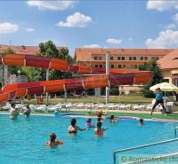 In Nová Vieska, there is a swimming pool with a waterslide, suitable for recreational purposes and relaxation.
