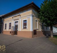 The restaurant on Hradné Square in Kežmarok offers dining spaces with trees in the surroundings.