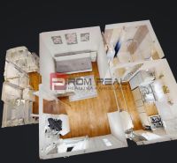 Floor plan of a 1-bedroom apartment with wood-patterned flooring and an equipped kitchen.