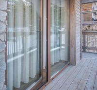 A balcony with a wooden decor of a recreational apartment in Demänovská Dolina.