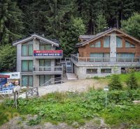 A recreational apartment in Demänovská Dolina surrounded by mountains and forests.