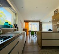 A kitchen with wooden decor and a dining table in a family house.