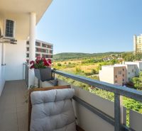 The balcony of a 3-room apartment on Sadmelijská Street in Bratislava - Rača with a view of greenery.