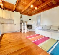 Bright kitchen with wood-patterned flooring and a colorful rug in the Gardens.