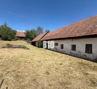 A cottage in Dubové surrounded by nature and a blue sky.