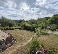 The garden at the cottage on Tulská Street in Banská Bystrica with a view of the hills.