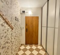 Entrance hall with geometric patterns in a 3-room apartment.