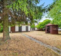 A garden in Lipový with a gazebo and trees near a family house.
