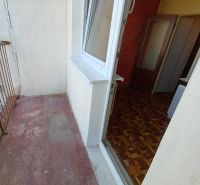 Original balcony and floor with wooden decor in a studio apartment.