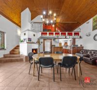 A family house with a large kitchen, a fireplace, and a wooden ceiling, with accessories that create a cozy atmosphere.