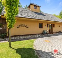 House in Hamuliakovo named Riviera, landscaped garden and parking.