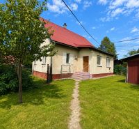 A family house in Oščadnica with a red roof and green lawn in Oščadnica.