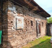 Stone building with old wooden doors in Nižné Repaše, plots - housing.