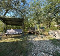 A garden at the cottage in Vinica in Lučenec with a swing and a landscaped path.