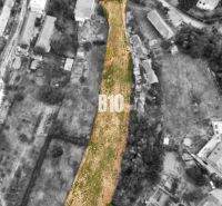 Plots - housing in Kolíňany with a narrow shape between existing buildings and greenery.