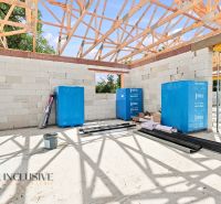 Construction of a family house in Marcelová with exposed structural elements and roof trusses.
