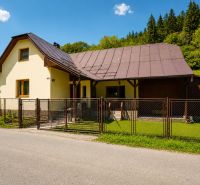 A cottage on Čierne Street in Makov with an ornamental lawn and a wooden fence.