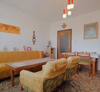 Retro living room in a 2-room apartment with carpet and wooden decor.