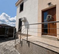 A family house in Kendice with an air washer and a terrace with stone paving.