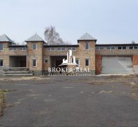 An unfinished building in the Méra area with storage and production spaces, without exterior finishing.