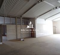 Industrial hall with vertical beams and entrance doors in the Warehouses and Halls area.