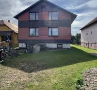 A family house in Plavnica with a large garden and a simple facade.