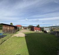 A garden behind a family house in Plavnica, with a shelter, a grassed area, and a swimming pool.