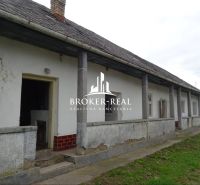 A family house in Černochov with a columned arcade and slightly damaged plaster.