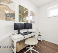 A study in a 3-room apartment with a desk, two monitors, and a floor with a wooden decor.