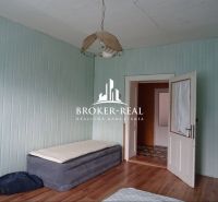 A room in a family house with a bed and a wooden decor floor.