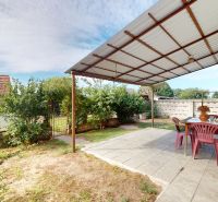 The terrace of a family house on 1st May Street in Brodské with a shelter and a table.