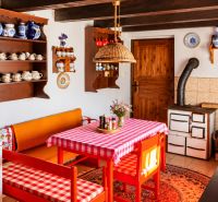 Rustic kitchen in a cottage with traditional dishes and wooden furnishings.