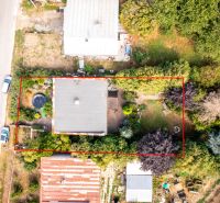 Aerial view of a family house in Sady nad Torysou surrounded by greenery and a driveway.