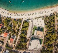 Aerial view of the sandy beach and surrounding nature at the Sevid Holiday Apartment.