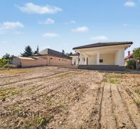 A family house in Tomášikovo with a garden and a covered terrace.