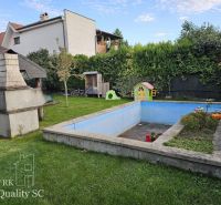 A garden with a swimming pool on the property of a family house in the town of Tureň, on Tureň street.