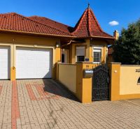 A family house in Darnózseli with a terracotta roof and a double garage.