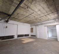 Space in the warehouse on Niklova Street in Sereď with exposed piping and a panel ceiling.