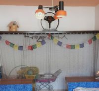 A room in a family house with decorations, a world map, and tables with lamps.