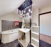 A bathroom in a 5 or more room apartment with a bathtub and modern lights.
