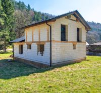 A family house in Lazy pod Makytou with a view of the surrounding forests.