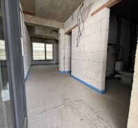 Ongoing renovation of commercial spaces with access to the terrace.